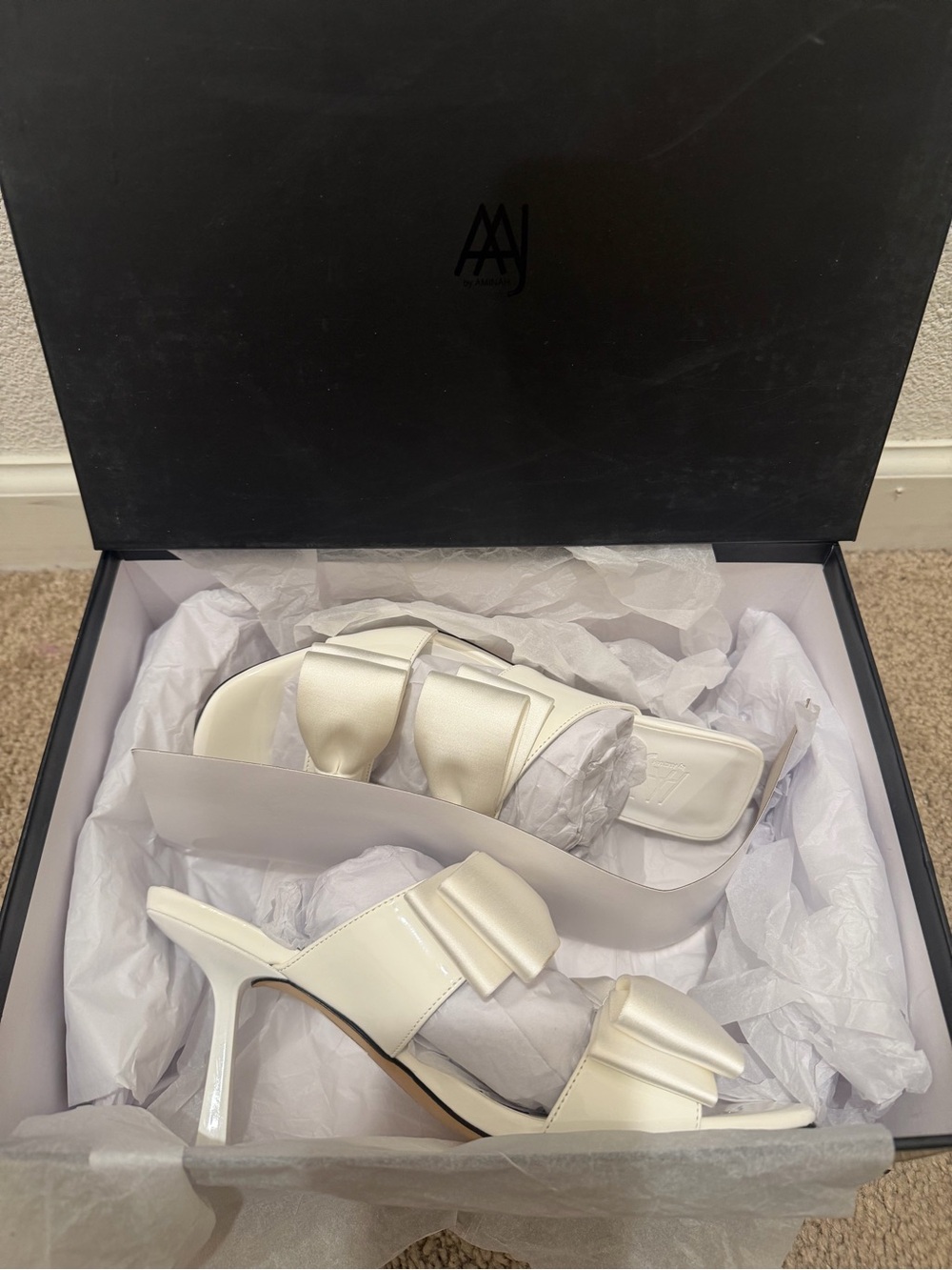 “New” AminahWhite Satin Bow Slide Sandals size7.5